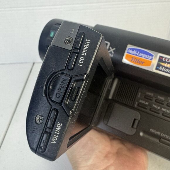 Sony  CCD-TRV16 Black Handycam Nightshot Vision 180x Digital Zoom Camcorder - Picture 12 of 16